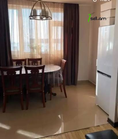 3 սենյականոց բնակարան Էրեբունիում, 93 ք.մ., 2 սանհանգույց, դիզայներական ոճով վերանորոգված, քարե շենք