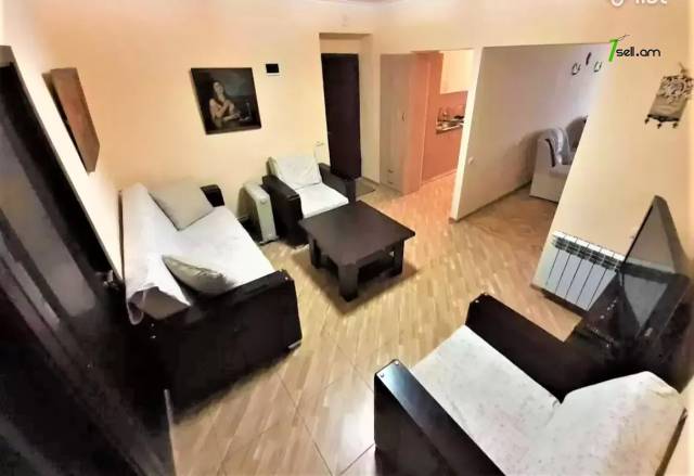 3 սենյականոց բնակարան Էրեբունիում, 82 ք.մ., 2/5 հարկ, կապիտալ վերանորոգված, քարե շենք