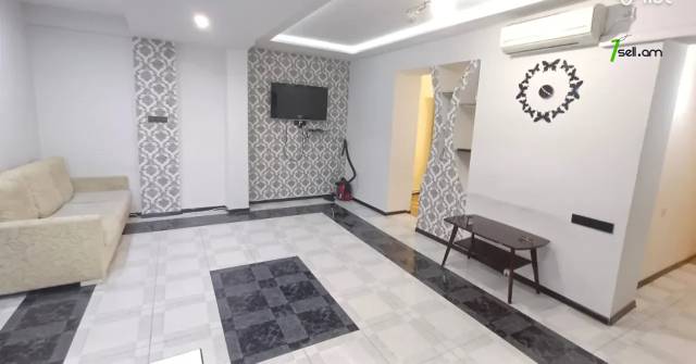 4 սենյականոց բնակարան Աբովյան փողոցում, 115 ք.մ., կապիտալ վերանորոգված, քարե շենք