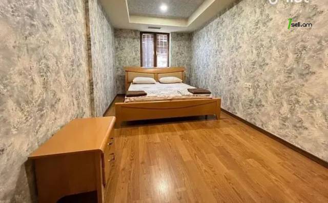 3 սենյականոց բնակարան նորակառույց շենքում Աբովյան փողոցում, 67 ք.մ., բարձր առաստաղներ