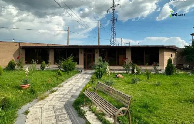 Երկու հարկանի քարե տուն Սիլիկյանի 8-րդ փողոցում Աջափնյակում, 270 քմ, 3+ սանհանգույց, մեծ հողամաս