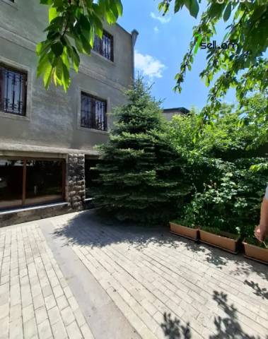 Երկու հարկանի քարե տուն Լուսինե Զաքարյան փողոցում Նորք Մարաշում, 343 քմ, 2 սանհանգույց