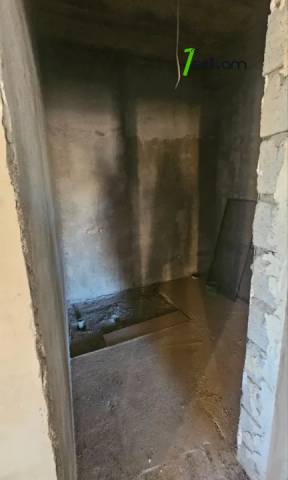 Երեք հարկանի քարե տուն Խաչատուր Աբովյանի 21-րդ փողոցում Առինջում, 1360 ք.մ., 3+ սանհանգույց