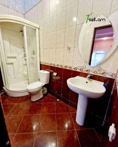 Երեք հարկանի քարե տուն, Համո Սահյան Արաբկիրում, 827 ք.մ., 3+ սանհանգույց, կապիտալ վերանորոգված