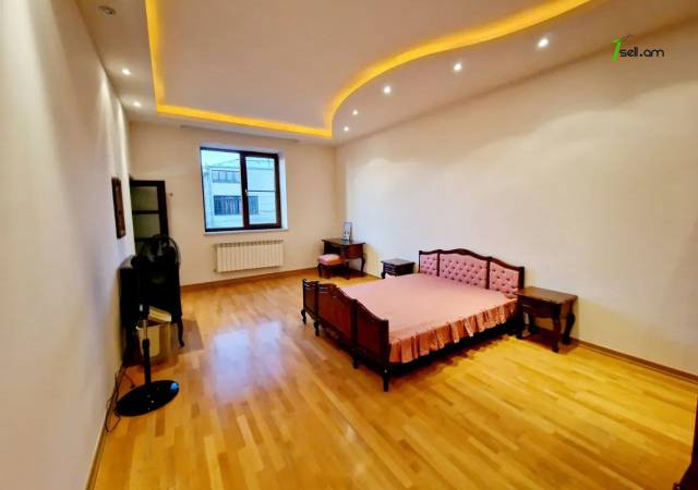 Երկու հարկանի քարե տուն Դավիթ Բեկի փողոցում Էրեբունիում, 1000 քմ, 3+ սանհանգույց