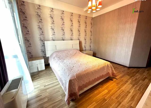 3 սենյականոց բնակարան նորակառույց շենքում Արամի փողոցում, 138 ք.մ., 2 սանհանգույց, բարձր առաստաղներ