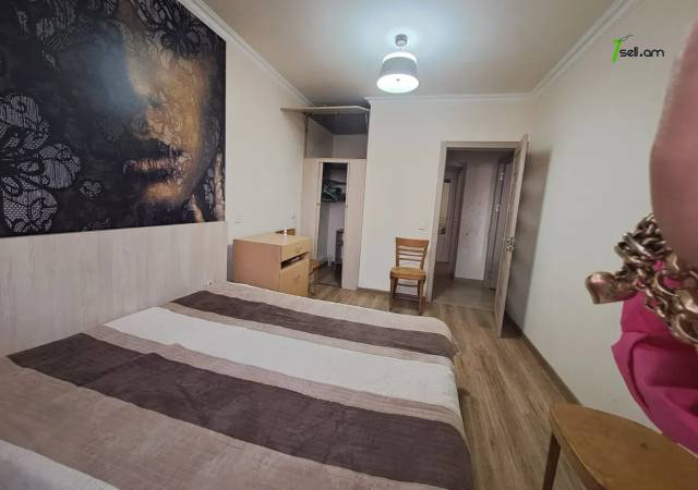 3 սենյականոց բնակարան Լենինգրադյան փողոցում, 75 ք.մ., 2 սանհանգույց, բարձր առաստաղներ, 3/5 հարկ