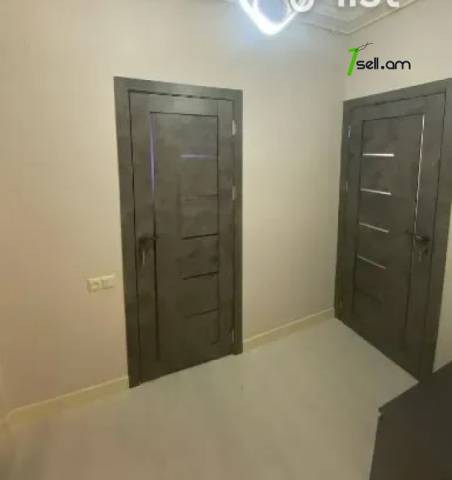 2 սենյականոց բնակարան Կոմիտասի պողոտայում, 42 ք.մ., 3/5 հարկ, կապիտալ վերանորոգված, քարե շենք