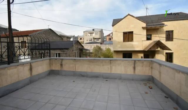 Երեք հարկանի քարե տուն, Նոյ թաղամաս Մալաթիա Սեբաստիայում, 430 քմ, 2 սանհանգույց