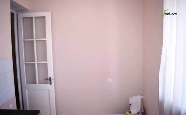 2 սենյականոց բնակարան Մհեր Մկրտչյանի փողոցում, 55 քմ, 1/3 հարկ, բարձր առաստաղներ