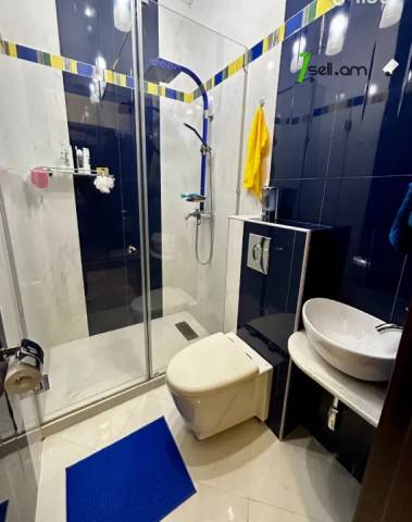 3 սենյականոց բնակարան նորակառույց շենքում Արամի փողոցում, 138 ք.մ., 2 սանհանգույց, բարձր առաստաղներ