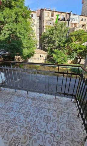 3 սենյականոց բնակարան Տպագրիչների փողոցում, 90 քմ, 2/5 հարկ, կոսմետիկ վերանորոգում, քարե շենք