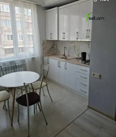 2 սենյականոց բնակարան Հակոբ Հակոբյան փողոցում, 50 ք.մ., եվրովերանորոգված, քարե շենք