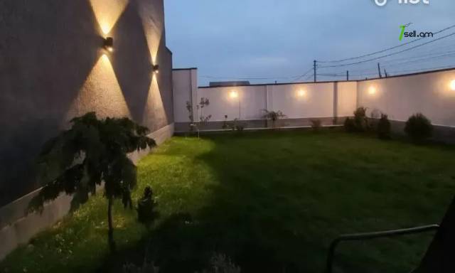 Երկու հարկանի քարե տուն, Դավթաշեն 2-րդ թաղամաս Դավիթաշենում, 170 ք.մ., 2 սանհանգույց