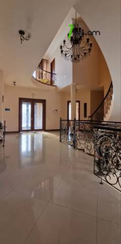 Երկու հարկանի քարե տուն Աջափնյակում, 360 ք.մ., 3+ սանհանգույց, եվրովերանորոգված