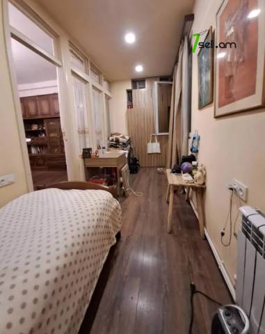 4 սենյականոց բնակարան Դերենիկ Դեմիրճյանի փողոցում, 130 ք.մ., 2 սանհանգույց, բարձր առաստաղներ