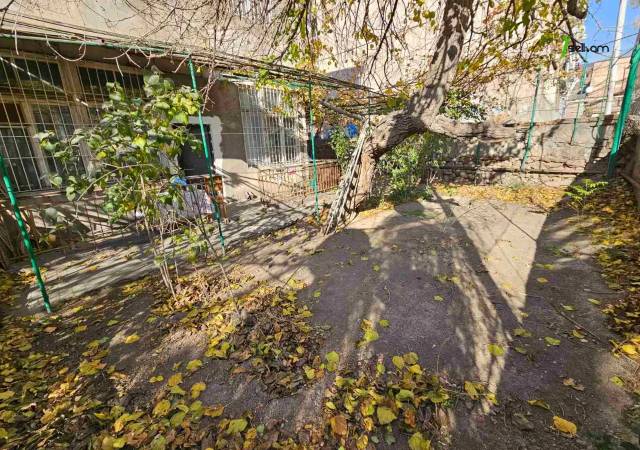 3 սենյականոց բնակարան Ղազարոս Աղայան փողոցում, 100 ք.մ., բարձր առաստաղներ, 1/4 հարկ