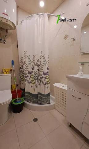 2 սենյականոց բնակարան Բաղրամյան պողոտայում, 70 քմ, նախավերջին հարկ, կապիտալ վերանորոգված, քարե շենք