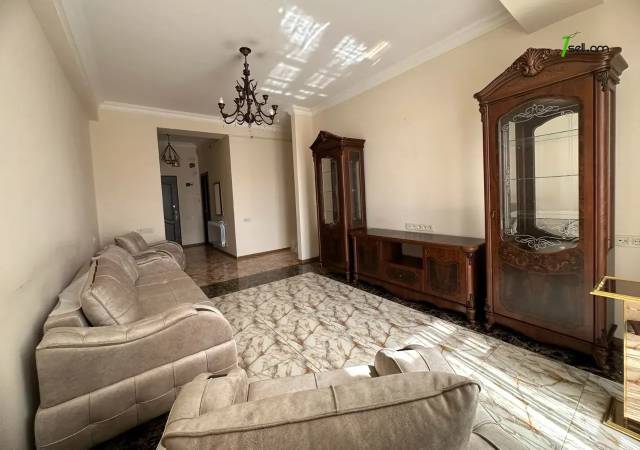 3 սենյականոց բնակարան Մարշալ Խուդյակովի փողոցում, 80 քմ, 2/4 հարկ, 2 սանհանգույց, բարձր առաստաղներ