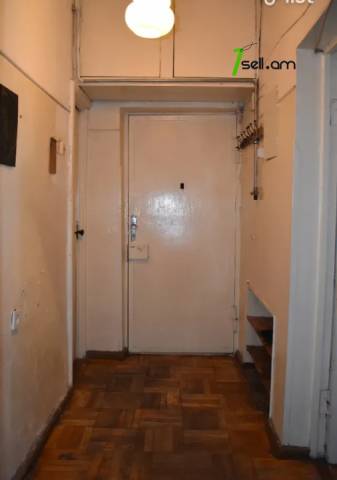 5 սենյականոց բնակարան Վահրամ Փափազյան փողոցում, 85 քմ, 2/5 հարկ, 2 սանհանգույց, քարե շենք