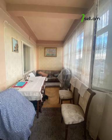 4 սենյականոց բնակարան Կիևյան փողոցում, 110 ք.մ., բարձր առաստաղներ, 3/5 հարկ, քարե շենք
