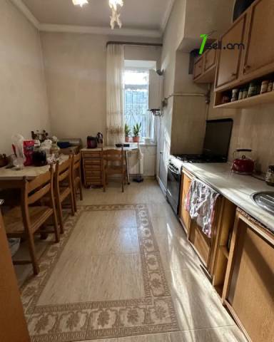3 սենյականոց բնակարան Մոսկովյան փողոցում, 82 քմ, նախավերջին հարկ, բարձր առաստաղներ