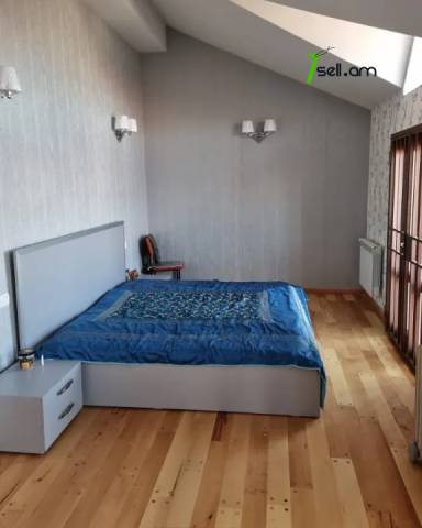 Երկու հարկանի քարե տուն Քեռու փողոցում Ձորաղբյուրում, 1200 քմ, 2 սանհանգույց, եվրովերանորոգված