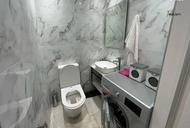 3 սենյականոց բնակարան նորակառույց շենքում Հովսեփ Արղության փողոցում, 80 ք.մ., բարձր առաստաղներ