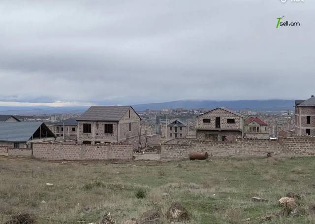 Հողատարածք բնակելի շինությունների համար Ավանում, 800 քմ