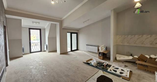 3 սենյականոց բնակարան նորակառույց շենքում Մուրացանի փողոցում, 76 քմ, բարձր առաստաղներ