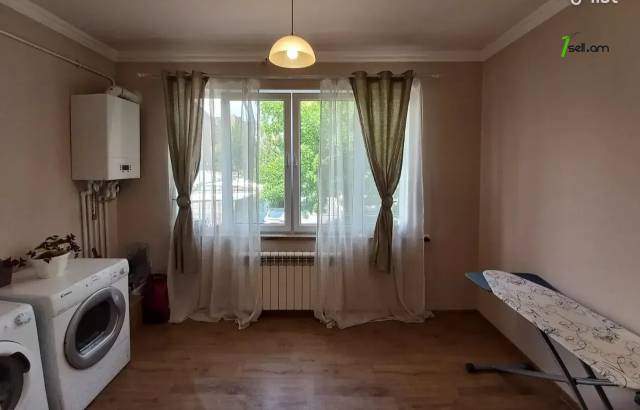 2 սենյականոց բնակարան Մամիկոնյանց փողոցում, 85 քմ, 2/4 հարկ, եվրովերանորոգված, քարե շենք