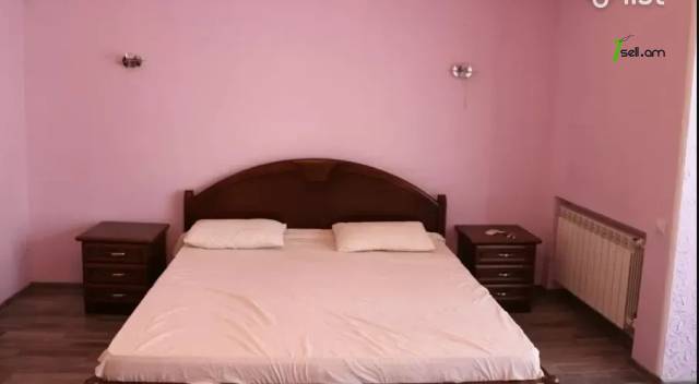Երեք հարկանի քարե տուն, Sevastopolyan Street Արաբկիրում, 250 ք.մ., 3+ սանհանգույց