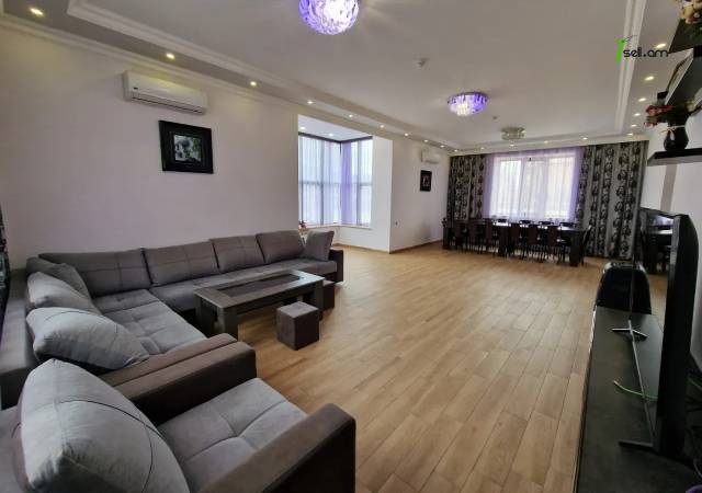 Երեք հարկանի տուն Պարույր Սևակի փողոցում Ավանում, 800 ք.մ., 3+ սանհանգույց, կապիտալ վերանորոգված