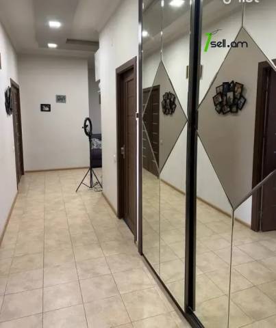 3 սենյականոց բնակարան նորակառույց շենքում Պարույր Սևակի փողոցում, 115 քմ, 5/16 հարկ, 2 սանհանգույց