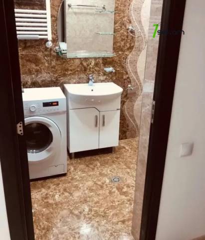 2 սենյականոց բնակարան Կոմիտասի պողոտայում, 58 ք.մ., 3/5 հարկ, կապիտալ վերանորոգված, քարե շենք