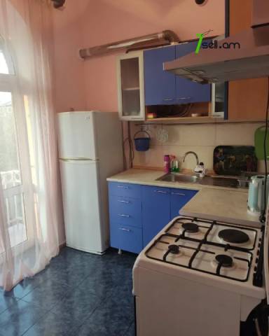 1 սենյականոց բնակարան Եղիշե Թադևոսյան փողոցում, 40 ք.մ., կոսմետիկ վերանորոգում, քարե շենք