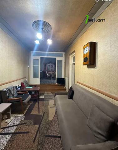 Երկու հարկանի քարե տուն Գրիգոր Զոհրապի փողոցում Աջափնյակում, 294 քմ, 2 սանհանգույց