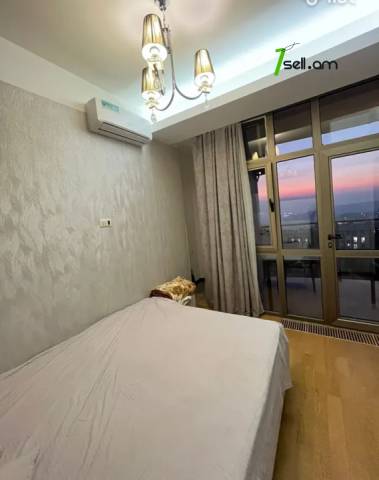 3 սենյականոց բնակարան նորակառույց շենքում Վերին Անտառային փողոցում, 65 ք.մ., 10/14 հարկ