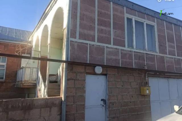 Երկու հարկանի քարե տուն, Միքայել Նալբանդյան փողոցի 1-ին նրբանցք Նալբանդյանում, 360 ք.մ.