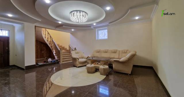 Երկու հարկանի քարե տուն Դավթաշենի 7-րդ փողոցում Դավթաշենում, 300 քմ, 2 սանհանգույց