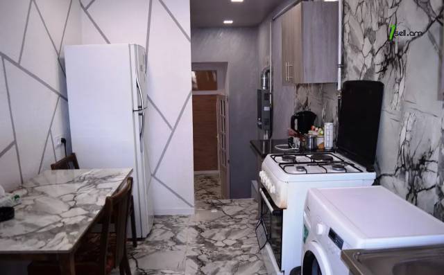 4 սենյականոց բնակարան Ռուսթավելի փողոցում, 100 ք.մ., 2/2 հարկ, 2 սանհանգույց, կապիտալ վերանորոգված