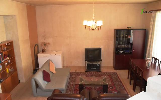 5 սենյականոց բնակարան Ավետիք Իսահակյանի փողոցում, 227 ք.մ., 2 սանհանգույց, բարձր առաստաղներ