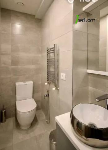 2 սենյականոց բնակարան Նալբանդյան փողոցում, 36 քմ, բարձր առաստաղներ, կապիտալ վերանորոգված, քարե շենք