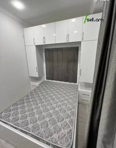 3 սենյականոց բնակարան նորակառույց շենքում Հանրապետության փողոցում, 55 ք.մ., բարձր առաստաղներ