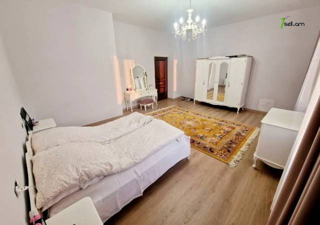 Երկու հարկանի քարե տուն Ծարավ աղբյուրի փողոցում Ավանում, 900 քմ, 3+ սանհանգույց, եվրովերանորոգված