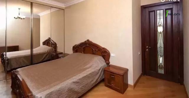 4 սենյականոց բնակարան նորակառույց շենքում Արամի փողոցում, 121 ք.մ., 2 սանհանգույց, բարձր առաստաղներ