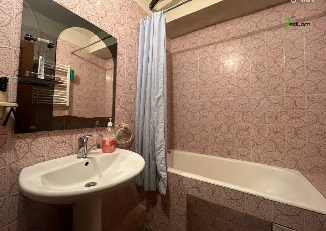 3 սենյականոց բնակարան, Ավան-Առինջ 1-ին միկրոշրջան, 85 ք.մ., 2 սանհանգույց, 3/9 հարկ