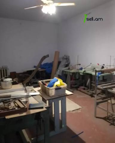 Երկու հարկանի քարե տուն Նոր Արեշի 35րդ փողոցում Էրեբունիում, 450 ք.մ., 3+ սանհանգույց