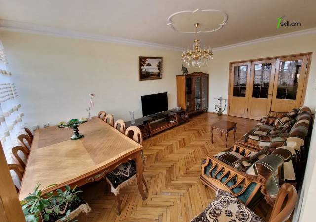 3 սենյականոց բնակարան Վիկտոր Համբարձումյանի փողոցում, 75 ք.մ., 2 սանհանգույց, 3/5 հարկ