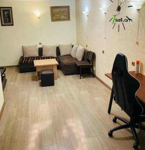 2 սենյականոց բնակարան Կոմիտասի պողոտայում, 41 ք.մ., նախավերջին հարկ, կապիտալ վերանորոգված, քարե շենք